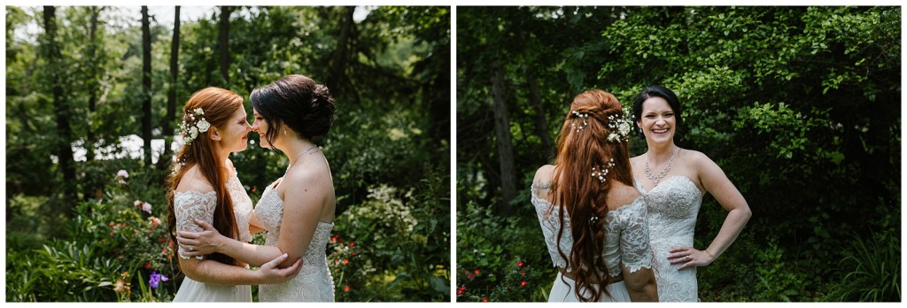 brides posing together