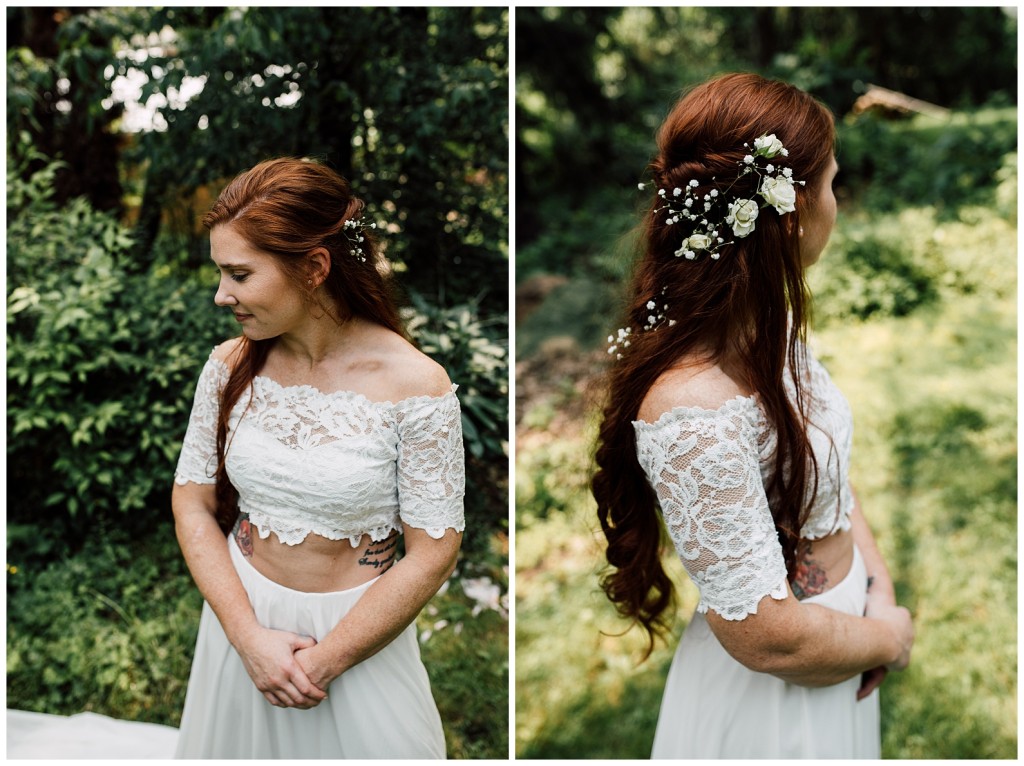 brides posing together